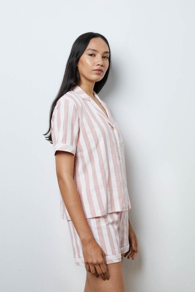 Conjunto de pijama a rayas
